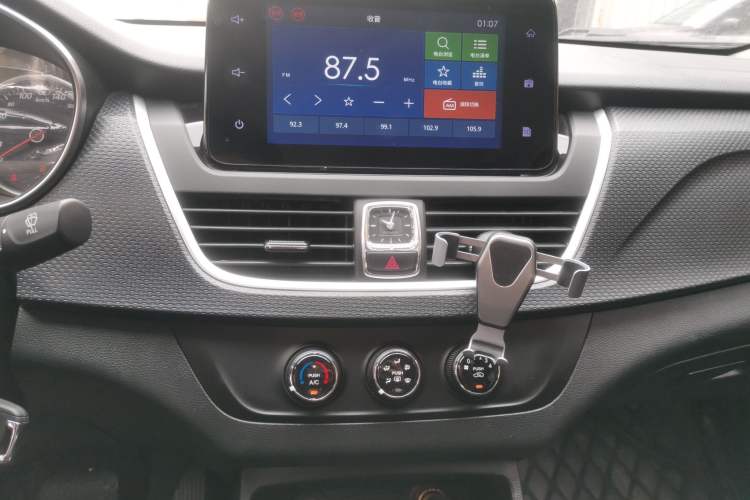 Used Baojun 730 2019 1.5T CVT Fashion Model 7 Seats China VI Emission Standard Audio And AC Panel