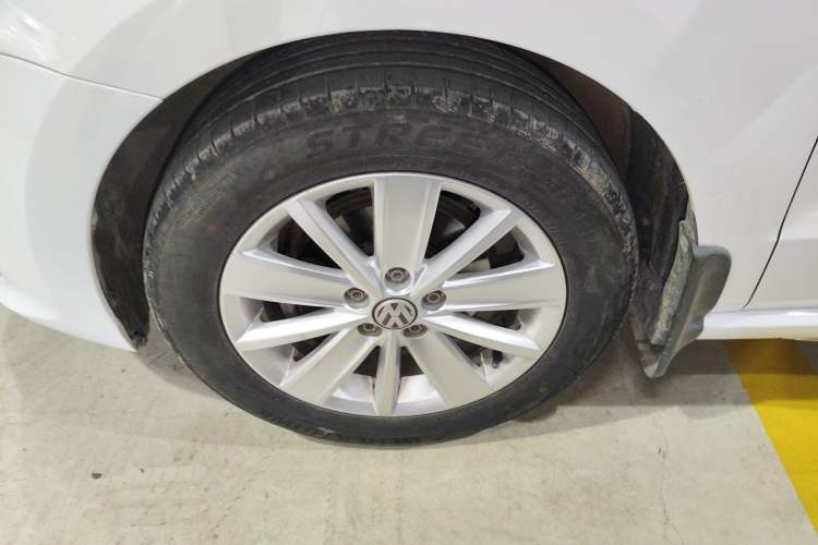 Used Volkswagen Polo 2016 1.6L Automatic Comfort Model
