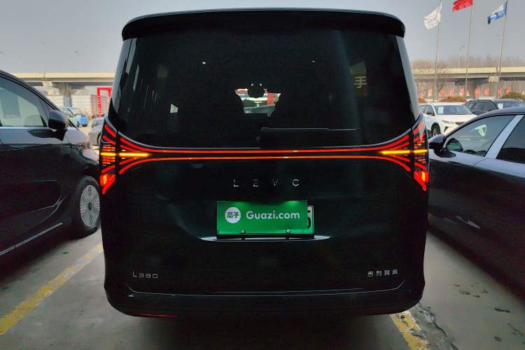 Used Geely Galaxy LEVC L380 2024 140-Degree 6-Seater All-Wheel-Drive Ultra