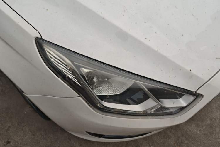 Used Ford Escort 2015 1.5L Automatic Fashion Model Right Front Headlight