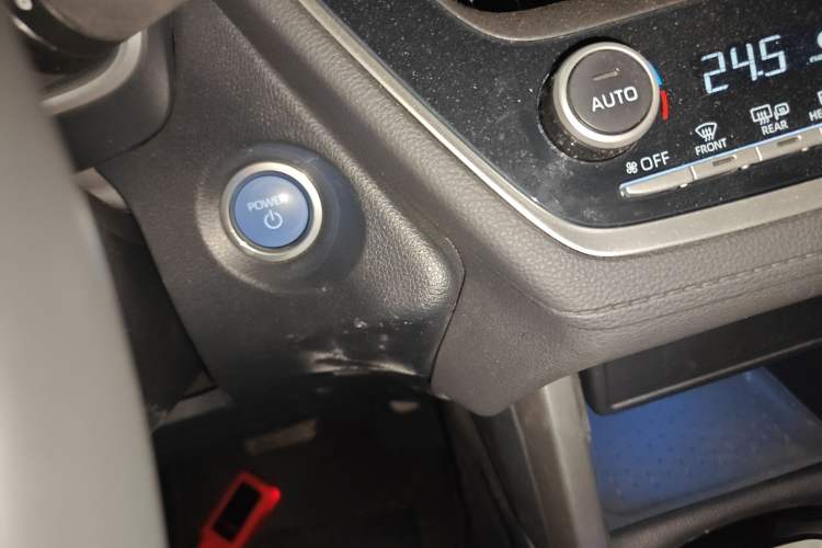 Used Toyota FRONTLANDER 2023 2.0L Smart Electric Hybrid Dual-Engine Deluxe Version Interior 1