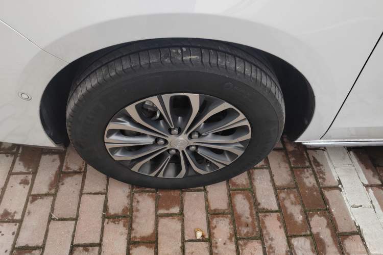 Used Buick GL8 2023 Land Executive Class Deluxe Model