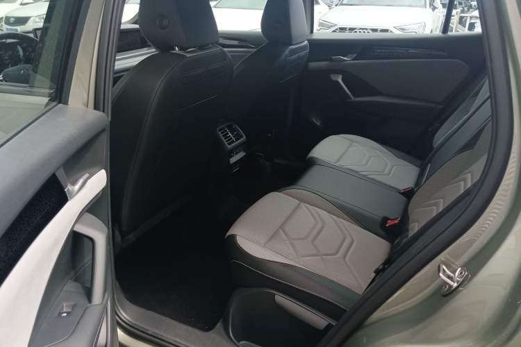 Used Volkswagen Tayron 2025 Tiguan L 380TSI 4Motion Luxury Left Rear Seat