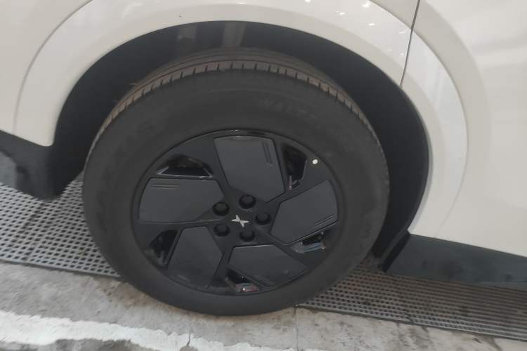 Used XPeng G6 2025 625 Long-Range Max Flagship Edition Exterior 5