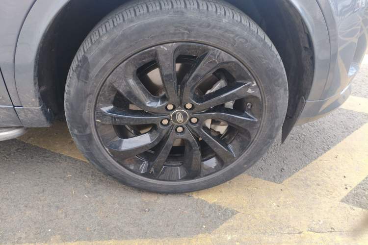 Used Land Rover Discovery Sport 2020 249 PS R-Dynamic Performance Edition Right Front Wheel Hub