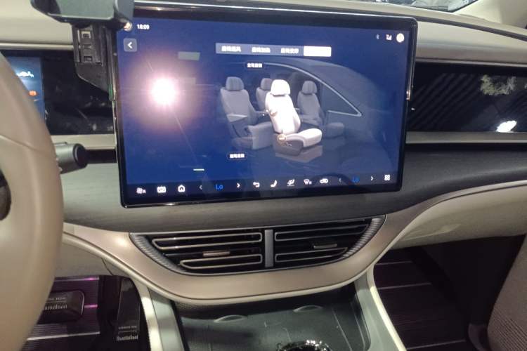 Used Denza D9 2022 DM-i 970 Four-Wheel Drive Prestige Model