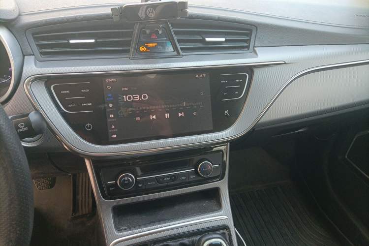 Used Geely Auto Emgrand GL 2018 1.4T Manual Elite Smart Connectivity Version Audio And AC Panel