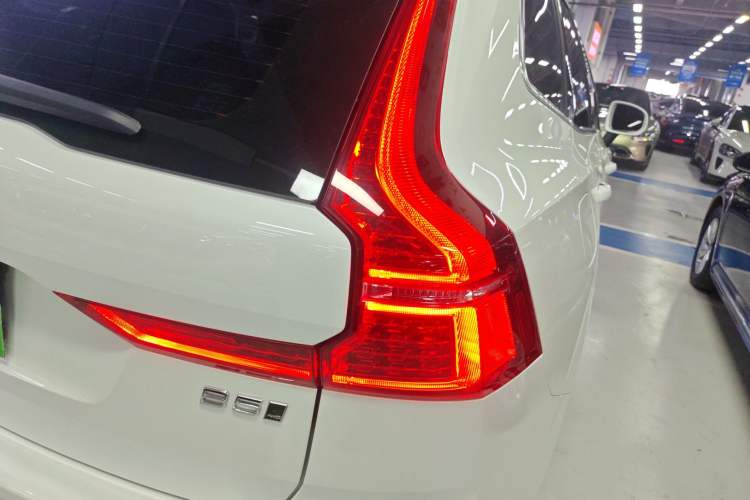 Used Volvo XC60 2025 B5 4x4 Smart Luxury Edition
