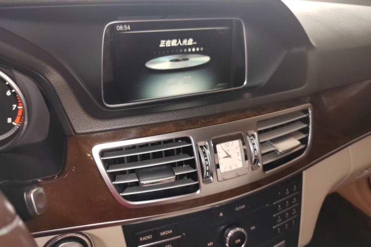 Used Mercedes-Benz E-Class 2015 E 260 L Audio And AC Panel