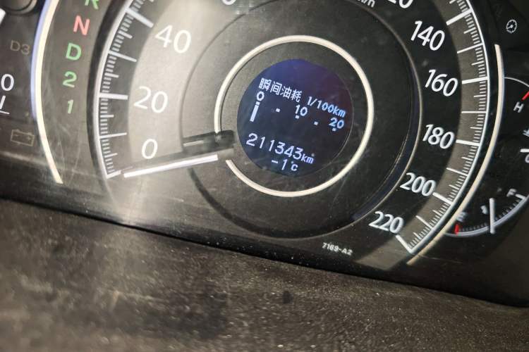 Used Honda CR-V 2012 2.0L two-wheel drive urban version Odometer Close Up