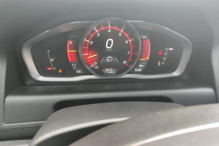 Used Volvo XC60 2015 T5 AWD Zhiyuan Edition Odometer Close Up