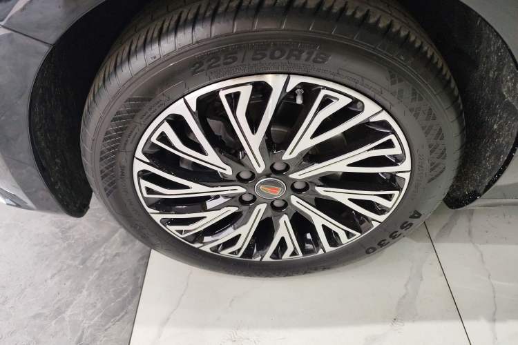 Used Hongqi H5 2025 2.0T Automatic Flag Edition – 500 000 Units Commemorative Version Left Front Wheel Hub