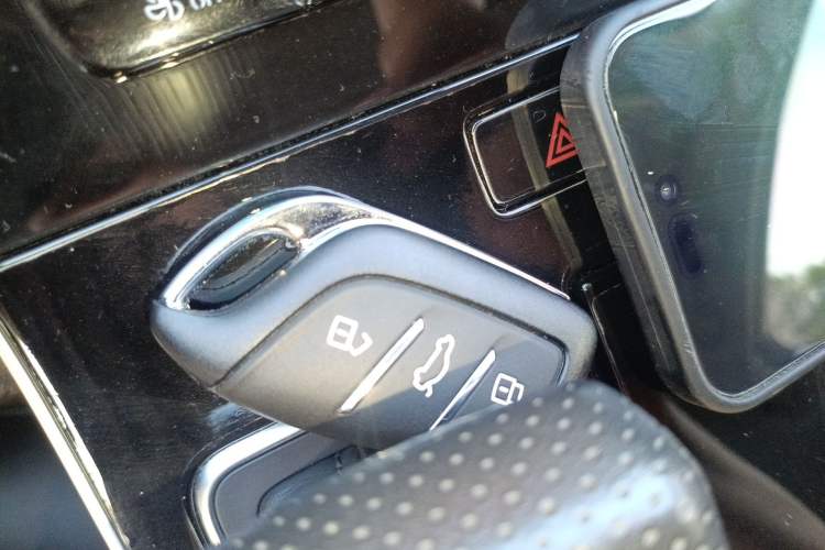 Used Roewe i6 MAX 2020 300TGI Automatic "Swell Cool Smart Drive" Edition
