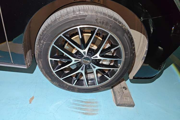 Used BYD Seal 2023 DM-i 1.5T 121km Prestige Model Right Front Wheel Hub