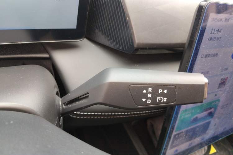 Used Dongfeng Aeolus L7 New Energy 2025 518 Comfort Edition Gear Lever