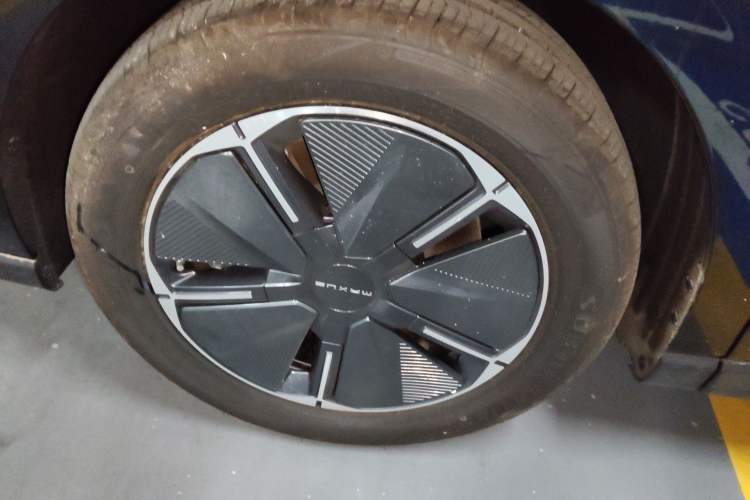 Used SAIC MAXUS Dajia 7 2024 Revised Version Super Hybrid Long-Range Edition Enjoyment Version Left Front Wheel Hub