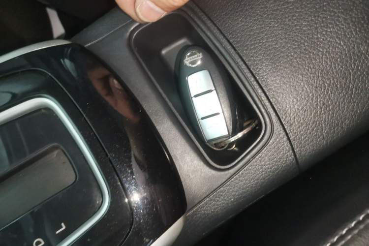 Used Nissan Sylphy 2019 1.6XV CVT Smart Connect Luxury Edition China VI Standard Vehicle Key