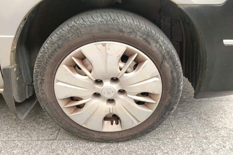 Used Dongfeng Shuaike 2011 1.6L Manual Commercial 5-Seater