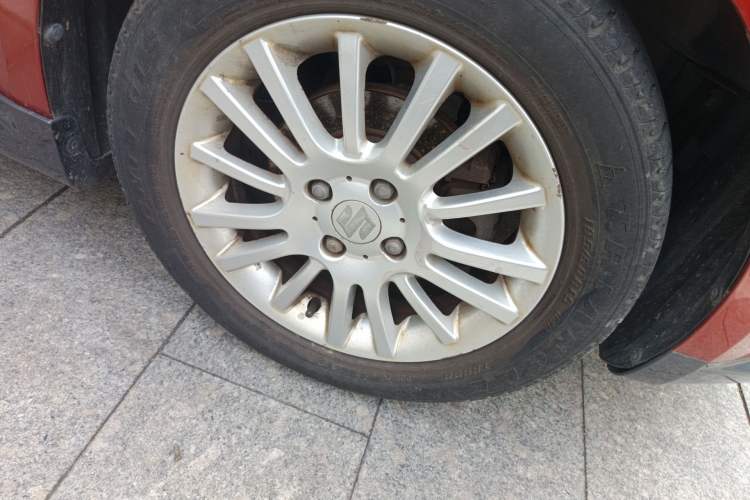 Used Suzuki Swift 2011 1.5L Automatic Fashion Edition Right Front Wheel Hub