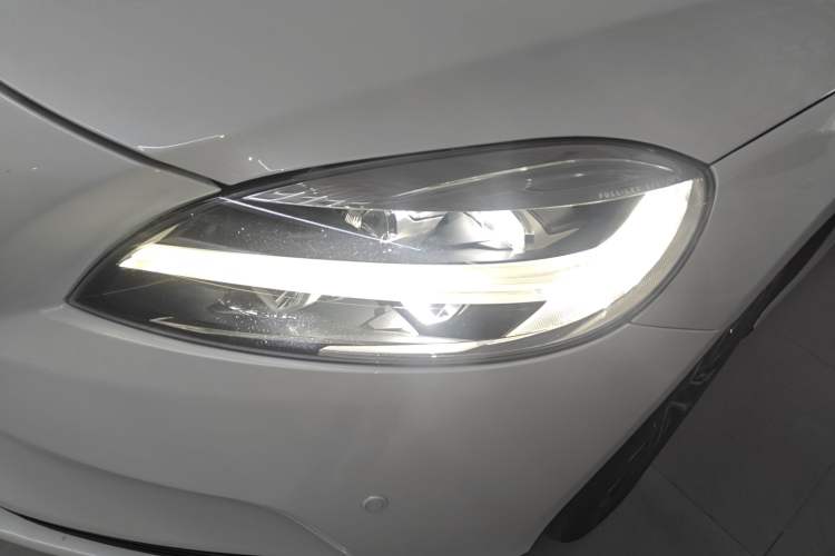 Used Volvo V40 2017 T3 Zhiyi Edition
