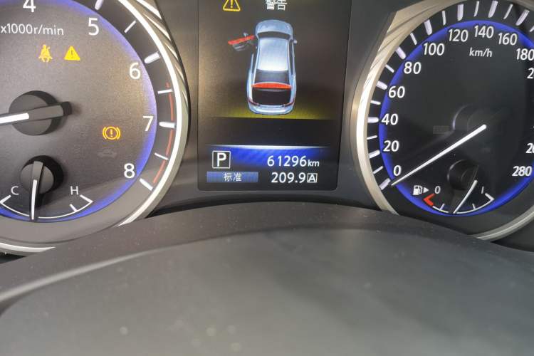 Used Infiniti Q50L 2015 2.0T Enjoyment Edition Odometer Close Up