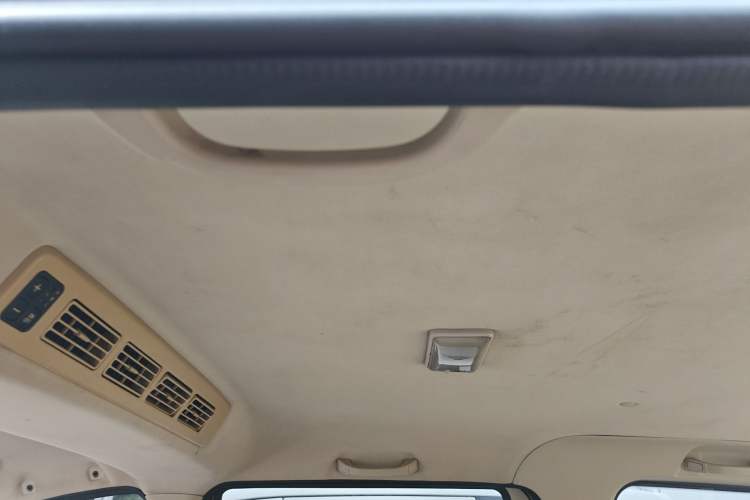 Used Dongfeng Fengon 330 2014 1.5L Manual Utility Version DK15 Headliner