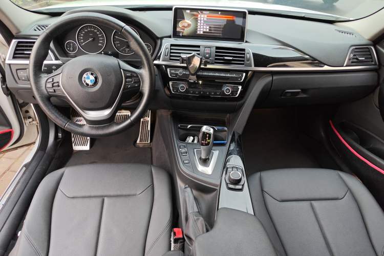 Used BMW 3 Series 2017 318Li Fashion Model Center Console