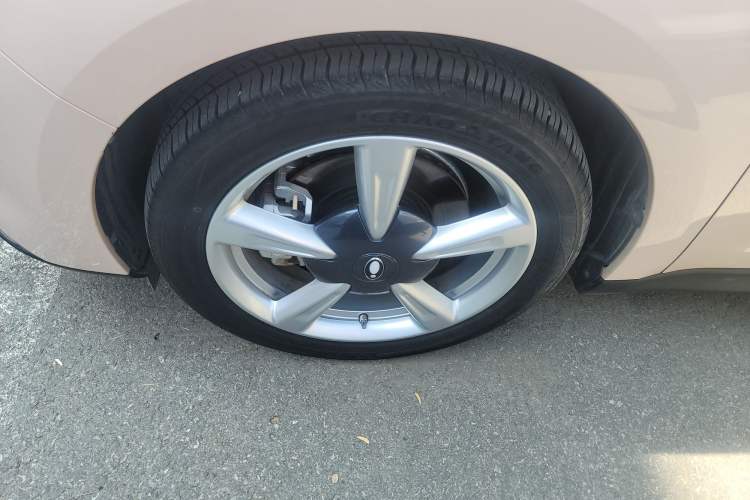 Used ORA Good Cat 2024 401 km Range Luxury Version 135 kW Left Front Wheel Hub