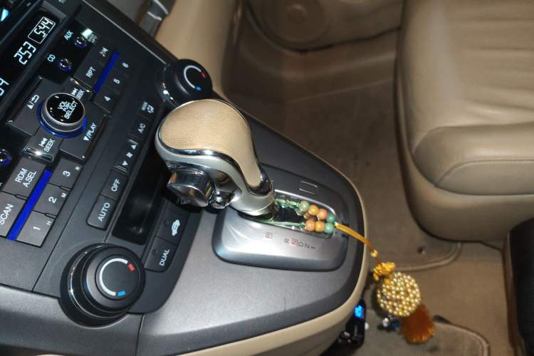 Used Honda CR-V 2010 2.4L automatic four-wheel drive luxury version Gear Lever