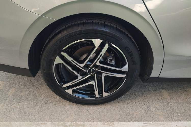 Used Roewe D7 2023 DMH 125km Superior Edition