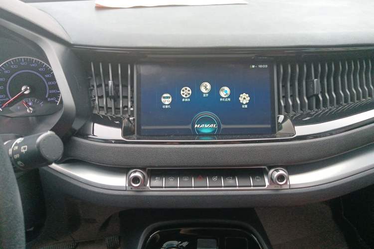 Used Haval H2s 2018 Red-Label 1.5T Dual-Clutch Elite Model Audio And AC Panel