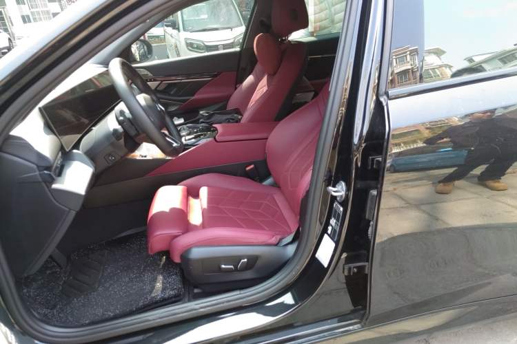 Used BMW 5 Series 2024 525i M Sport Package Left Front Seat