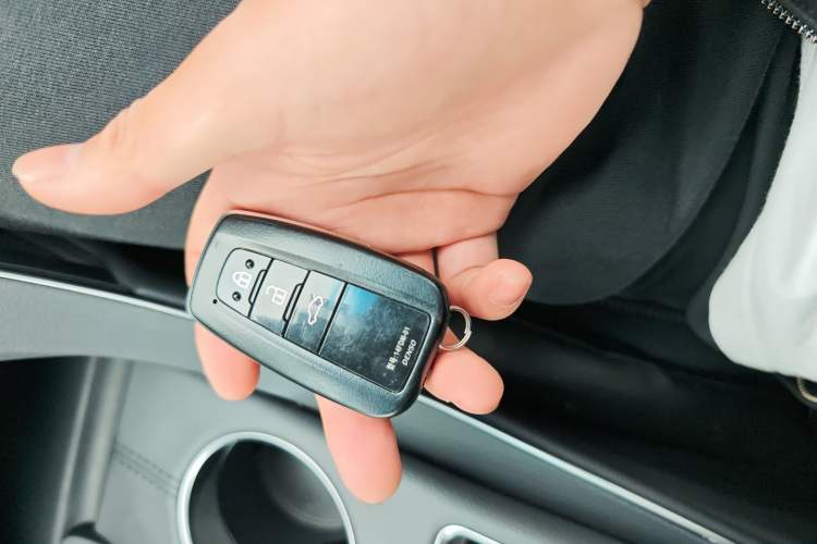 Used Toyota Avalon 2019 Dual-Engine 2.5L XLE Prestige Version China VI Standard
