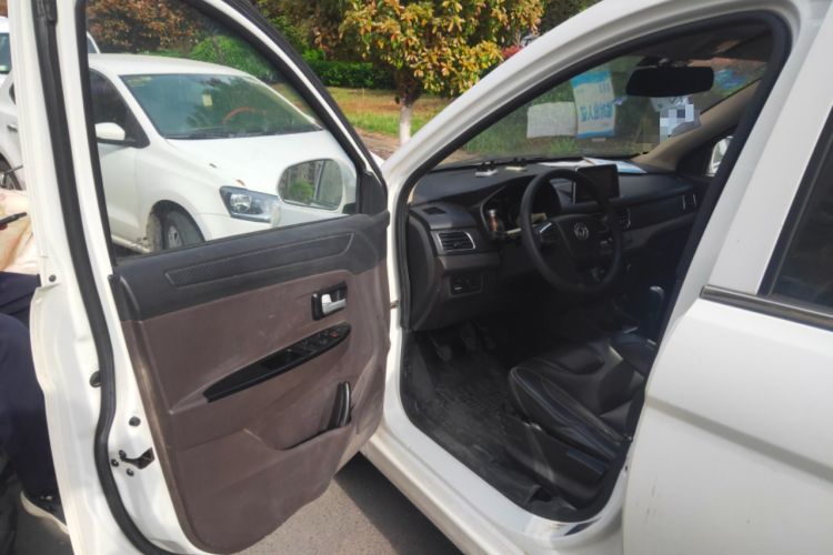 Used Dongfeng Fengon 330 2016 1.5L Manual Enjoyment Model DK15 Driver Seat