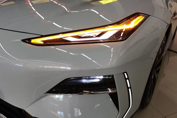 Used Geely Galaxy E8 2025 700 km Long-Range Intelligent Driving Version Left Front Headlight