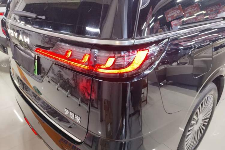 Used VOYAH Dream 2025 PHEV Four-Wheel Drive Excellence Kunpeng Edition Exterior 3