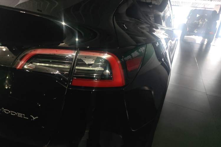 Used Tesla Model Y 2022 Long-Range All-Wheel-Drive Version