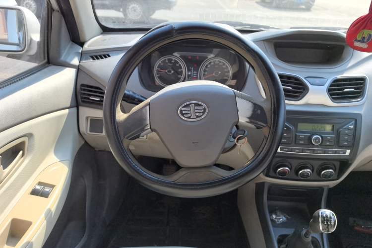 Used FAW Xiali N5 2014 1.0L Manual Comfort Model
