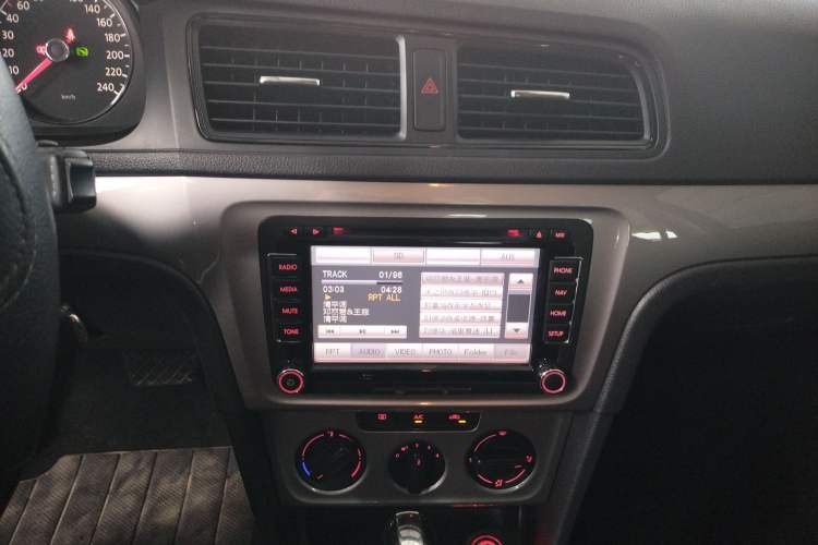 Used Volkswagen Lavida 2013 Revised Classic 1.6L Automatic Fashion Edition Audio And AC Panel