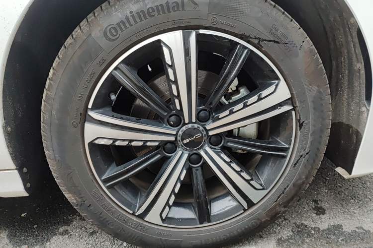 Used BYD Destroyer 05 2022 DM-i 120KM Flagship Model Right Front Wheel Hub