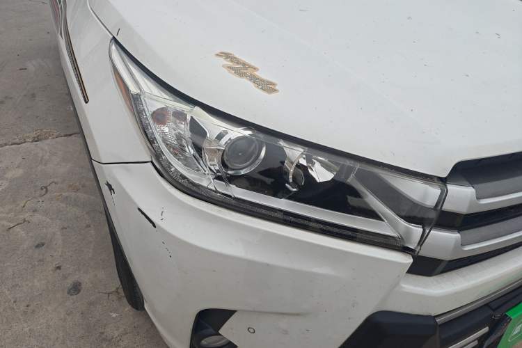 Used Toyota Highlander 2018 2.0T Four-Wheel Drive Luxury Edition 7 Seats China V Emission Standard Right Front Headlight