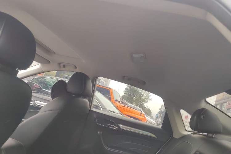 Used Roewe i6 2020 PLUS 1.6L CVT 4G Connected Glory Flagship Edition
