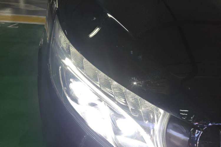 Used Mercedes-Benz Vito 2018 2.0T Elite Version 7 Seats China VI Emission Standard
