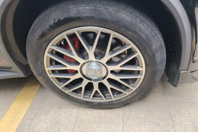 Used Mercedes-Benz GLC 2022 Second Facelift GLC 260 L 4MATIC Dynamic Edition Right Front Wheel Hub