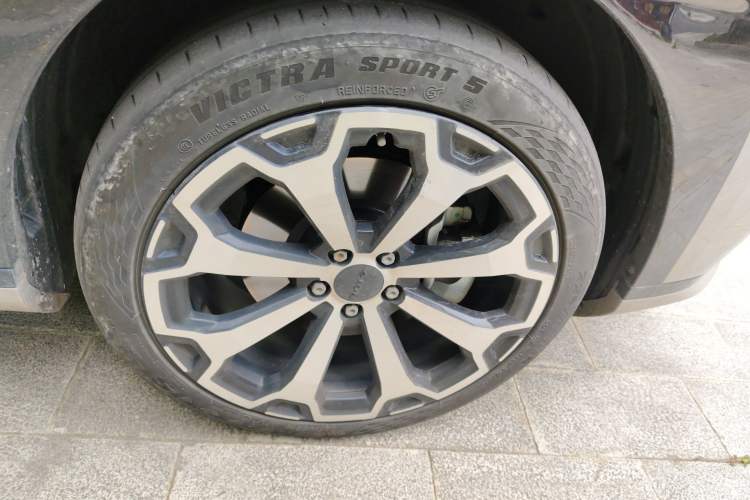 Used AION V 2024 Aion Tyrannosaurus 650 LiDAR Edition Right Front Wheel Hub