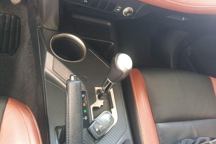 Used Toyota RAV4 2013 2.5L Automatic 4x4 Elite Edition Gear Lever