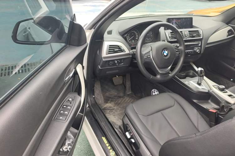 Used BMW 2 Series 2017 220i Convertible Coupe Leading Model
