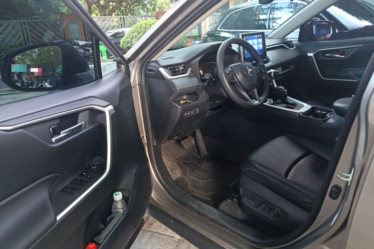 Used Toyota RAV4 2022 2.0L CVT 4x4 Fashion Edition
