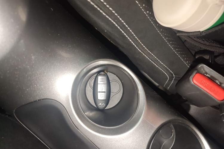 Used Infiniti ESQ 2014 1.6L Spontaneous Edition