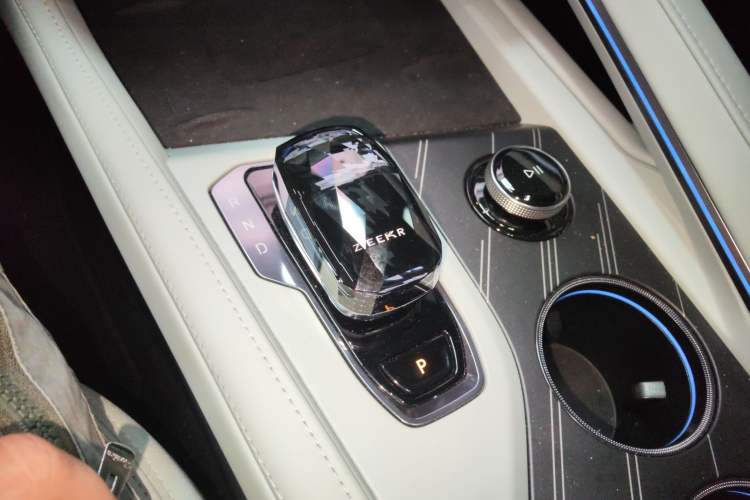 Used Zeekr 001 2024 WE Edition 95 kWh All-Wheel Drive Gear Lever